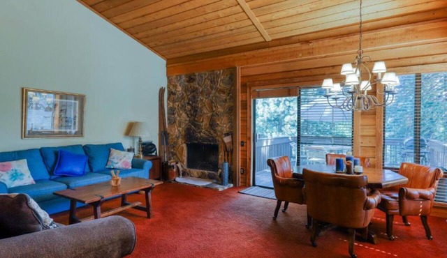 Cozy Lakeshore Cabin Near Skiing, Hiking & Fishing