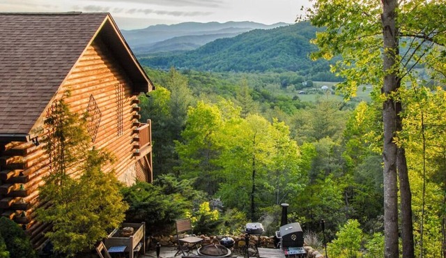 Cozy Mountain Cabin in McDowell County