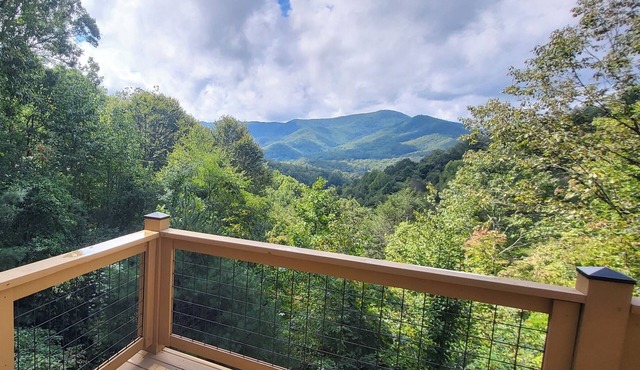 Cozy Mountain Chalet with views, private setting! Near WCU and Castle Ladyhawke