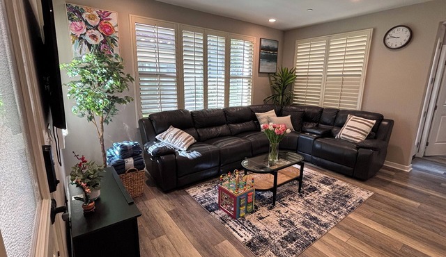 Cozy n quiet 4-bedroom, 3-full bath townhouse next to GP Ice Rink