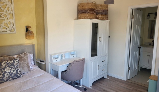 Cozy studio in delightful Chula Vista with private entrance & bathroom