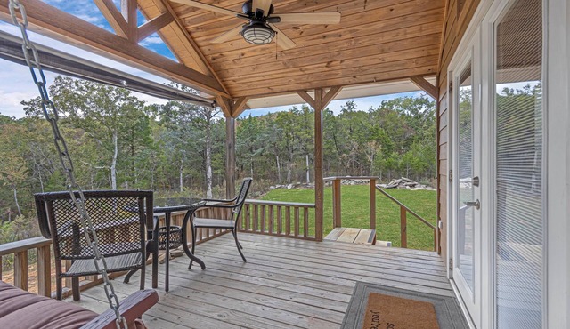 Cozy Tiny Cabin with a View! in Decatur