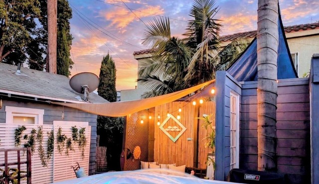 CozyVibeStay . King Bed. Parking. Walk to Beach