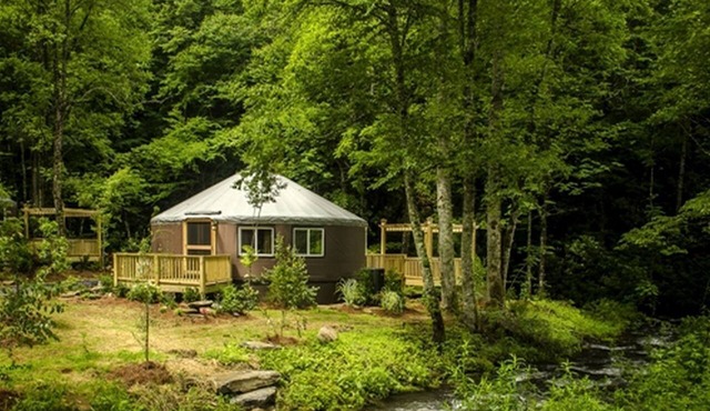 Creekside Secluded Yurt with Jacuzzi in Topton, North Carolina in Topton