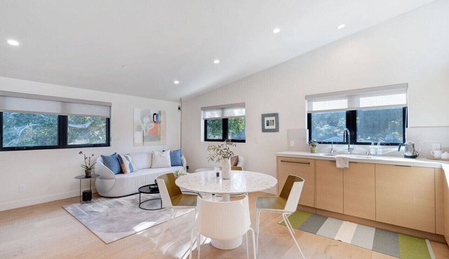 Dazzling Modern Home Close to Downtown Palo Alto & Stanford