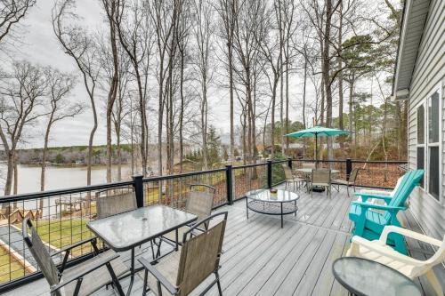 Deck & Lake Gaston Access: Dog-Friendly Getaway in Bracey