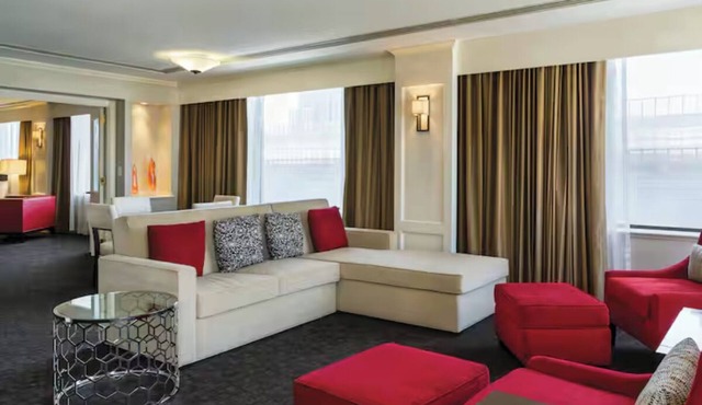 Downtown LA Getaway Near Museums, Music Venues & Dining Spots