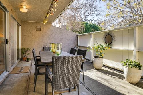 Easy Access to Stanford! Walkable Condo
