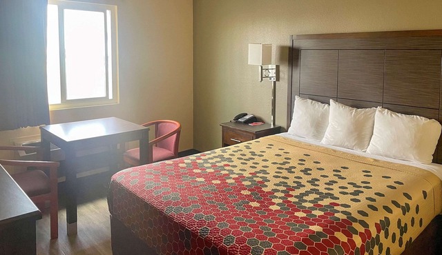 Econo Lodge Inn & Suites Corning Travel Center
