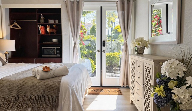 Elegant Designer Suite: Serene Garden View & Private Entry
