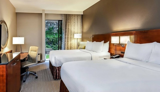 Ensuring a Very Comfortable & Memorable Stay! Pets Are Welcome, Parking, Pools!