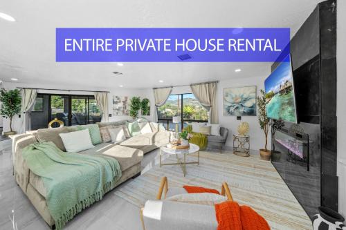 Entire Private House with Mountain View, Jetted Tub, 2500 sqft, King Bed, Garage, 3 Bedrooms 2 Bathrooms, Available Now