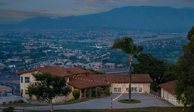 Exceptional city light views- 5 min to Old Town