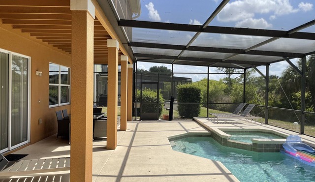 Executive 5 Bed 4 Bath Villa - South Facing Pool & Spa only 15 mins from Disney in Davenport