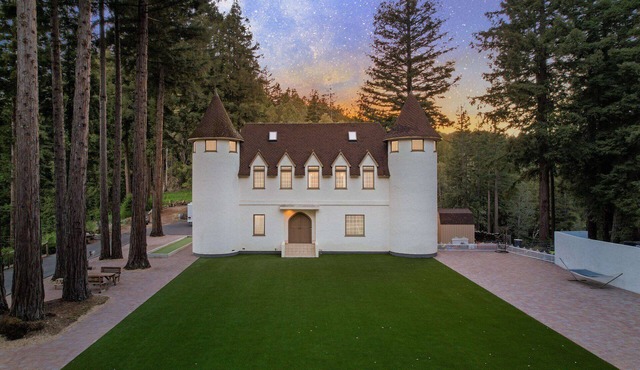 Fairytale Castle in redwoods w/Pickleball court