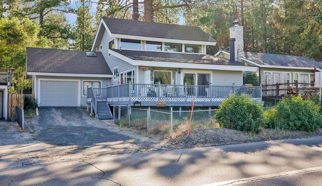 Family Retreat: Walk to Zoo & Golf Course | 3BR w/BBQ & Wood Fire