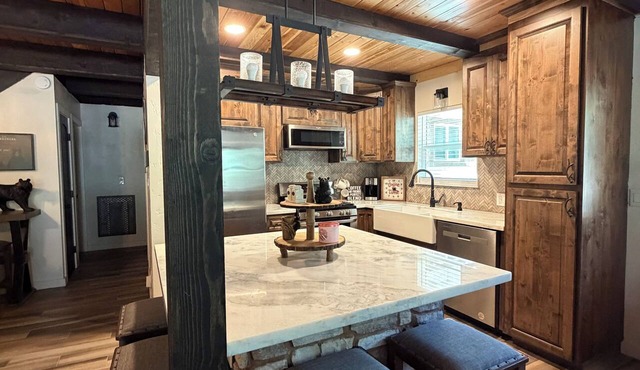 Fantastic 5-bedroom cabin in North Fork perfect for relaxing getaways