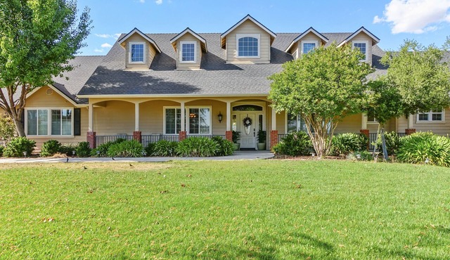 Fenced BBQ Yard + Game Table | Paso Robles | Peace of Mind