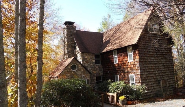 FIELDSTONE AND LOG HOME ON BEECH. Ski season dates available at 2024 prices! in Beech Mountain