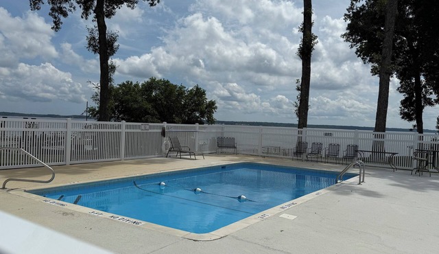 First floor 2-bedroom condo in Minnesott Beach, NC. Pool and Neuse River in Minnesott Beach