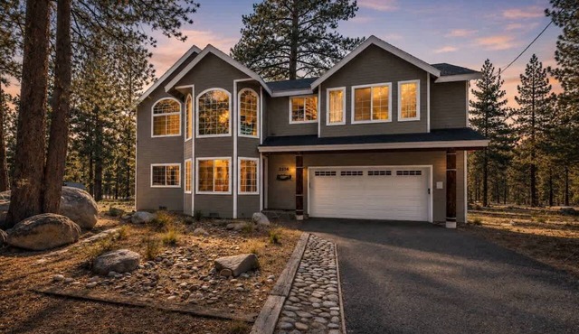 Forest Retreat: Hot Tub, River Access, Pool Table