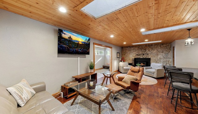 Forested Family Getaway: Hot Tub, BBQ, Ping Pong