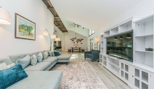 Gated 5BR Wine Country Compound w/Guest House - Walk to Downtown Graton