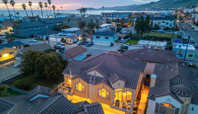 Gorgeous 3BR One block to beach!