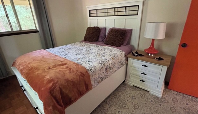 Gorgeous heal side 3-bedroom house with jacuzzi , family and pet friendly .