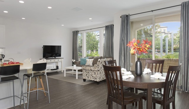 Gorgeous House With Beautiful View|Spectrum Center #7137