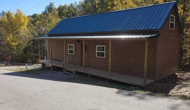 Granna's Place: Rustic Charm & Comfort for Large Groups