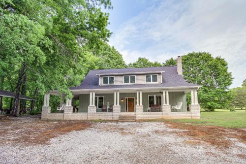 Great for Groups: Family Creekside Home in Loretto in Loretto