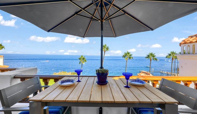 H894: Splendid Villa, ONLY 7 Steps, Breathtaking Ocean Views, Cart, Fireplace in Avalon