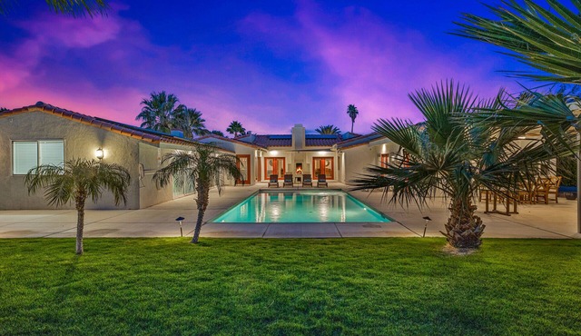 Hacienda Miranda - Private lighted Pickleball Court- Family Home