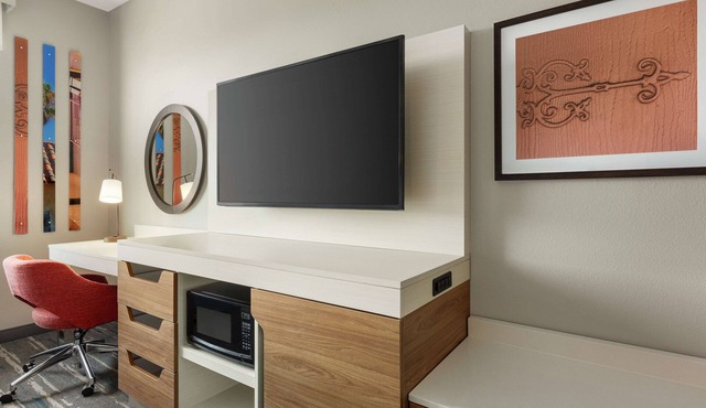 Hampton Inn & Suites San Mateo-San Francisco Airport