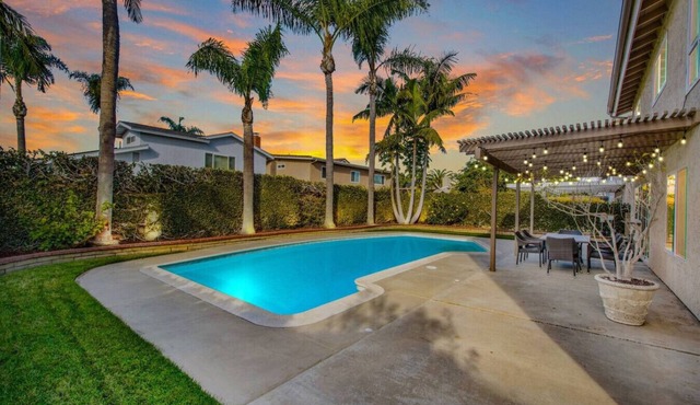 HB Glacier - Pool, Central, 3.4 Miles To Beach