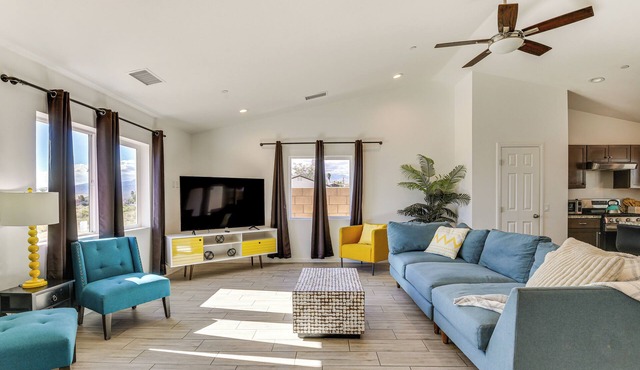 Heart of Dtwn Desert Hot Springs! Stylish Retreat
