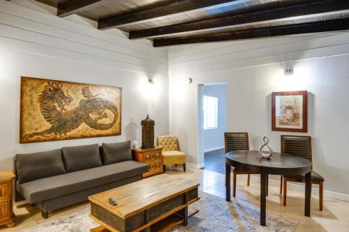 Hike & Explore: Studio Stay in Frazier Park