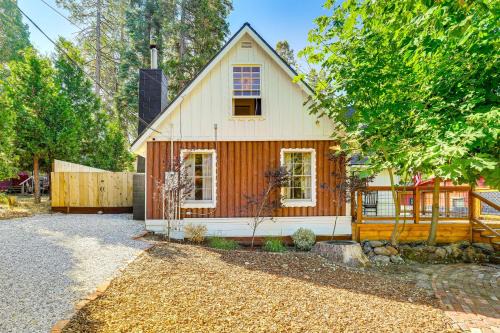 Hike, Ski & Fish: Charming Cabin in Twain Harte!