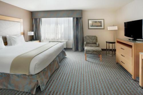 Holiday Inn Express Monterey - Cannery Row by IHG