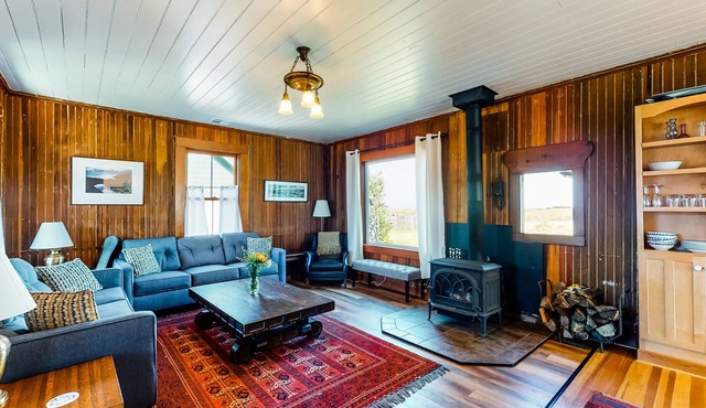 Home & cottage with stunning views, fireplaces, sauna, and high-speed WiFi