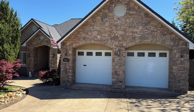 Home With A View, Beautiful 3 Bedroom 4 Bath, Each Bedroom with Private Bath
