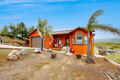 Hot Tub & Expansive Views: Copperopolis Mtn Home
