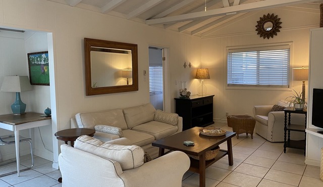 Immensely Charming Apartment on Balboa Island
