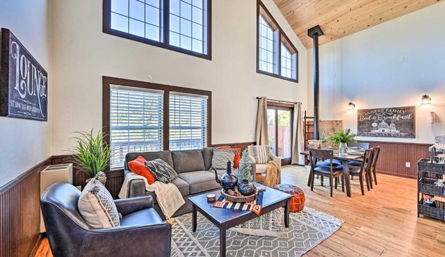 Inviting Julian Home w/Scenic View & Hot Tub