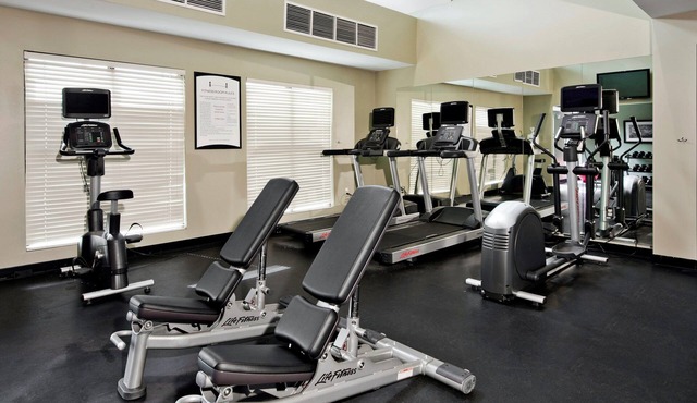 King Accessible Studio | Free Breakfast & Pool in Charlotte