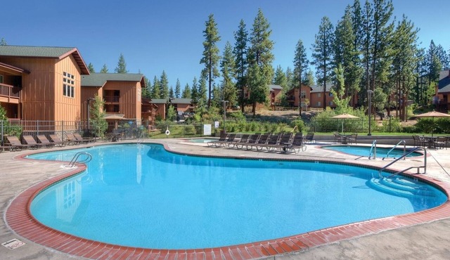 Lake Tahoe | Alpine Lake Retreat | Pool + Lake