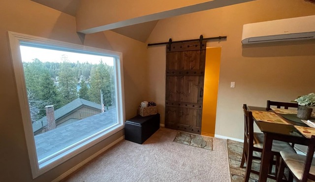Lake view, close to village, WiFi, Long Term Rental, 31 days or more ONLY