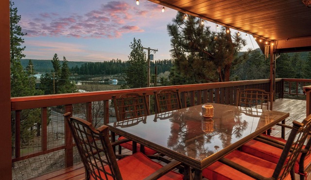 Lakeview Mountain Retreat w/Balcony, Gas Fire Pit, Pool table, Walk to Lake
