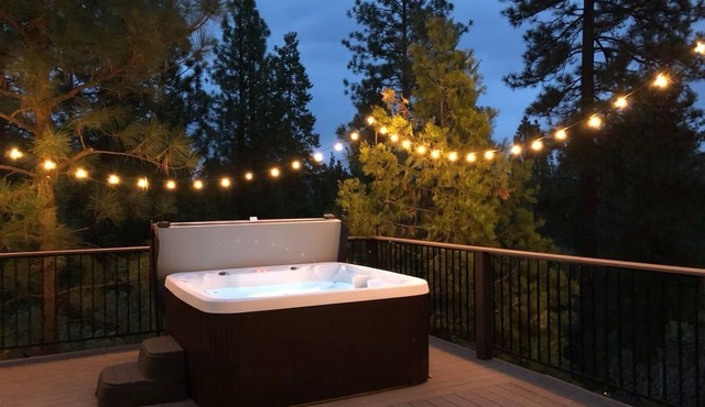 Large Deck Spa Games Vaulted Ceiling Cabin near Yosemite